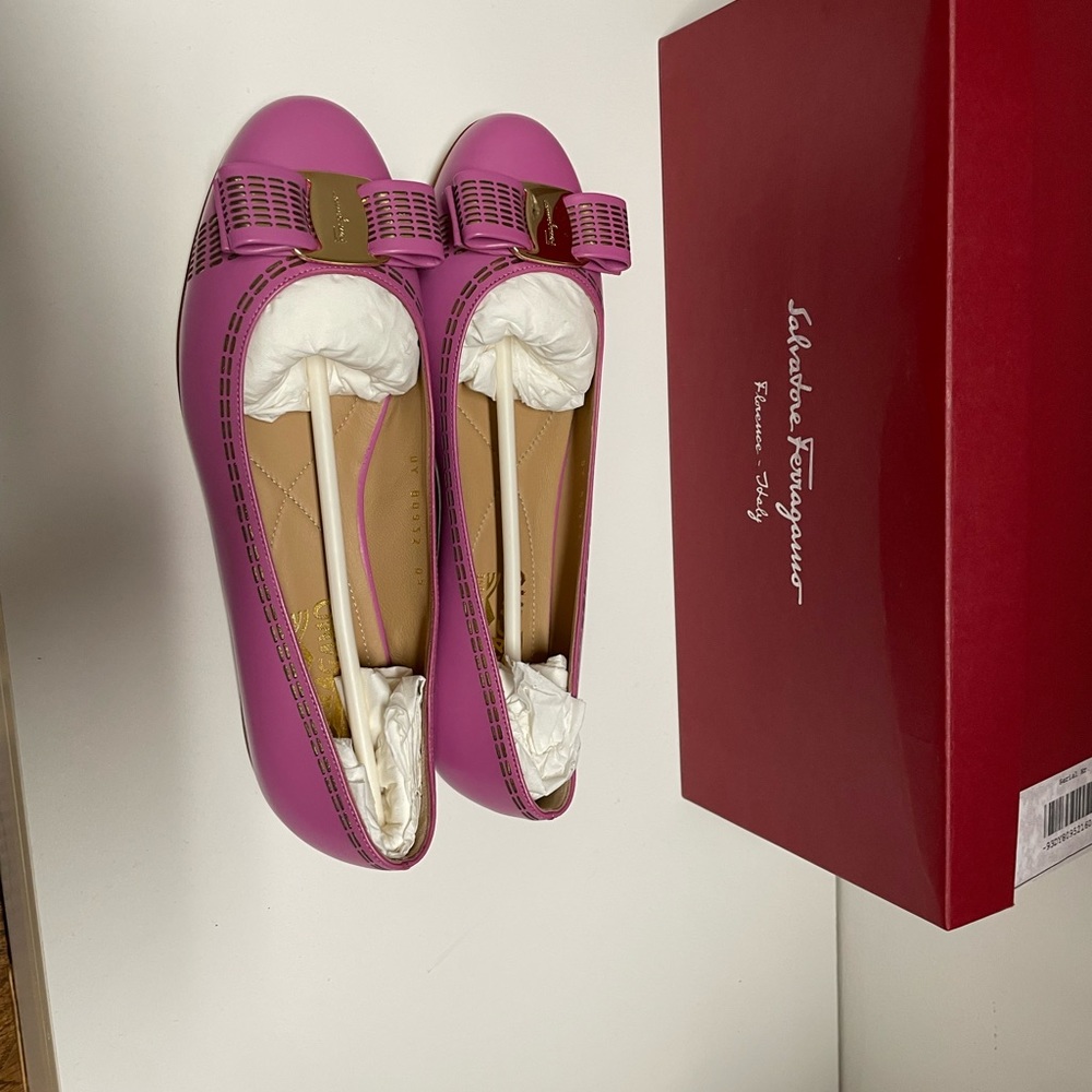 SALVATORE FERRAGAMO pink velvet bow heels